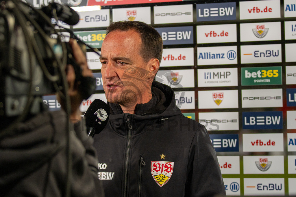 VfB Stuttgart II vs. SSV Ulm 1846 Fussball, Fussball, 3. Liga, 32. Spieltag, 08.04.2026 | Nico Willig (Trainer VfB Stuttgart II) im Interview nach Abpfiff,VfB Stuttgart II vs. SSV Ulm 1846 Fussball, Fussball, 3. Liga, 32. Spieltag, 08.04.2026DFB regulations prohibit any use of photographs as image sequences and/or quasi-video