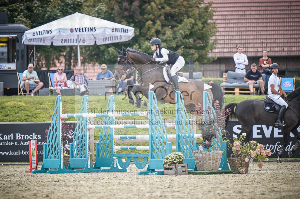 DOS_2684 | Entdecke hochwertige Reitturnierfotos von Foto Oger. Professionell, emotional und authentisch – jetzt Lieblingsmomente im Shop bestellen.Deutschlandweite Turnierfotografie. - Realisiert mit Pictrs.com