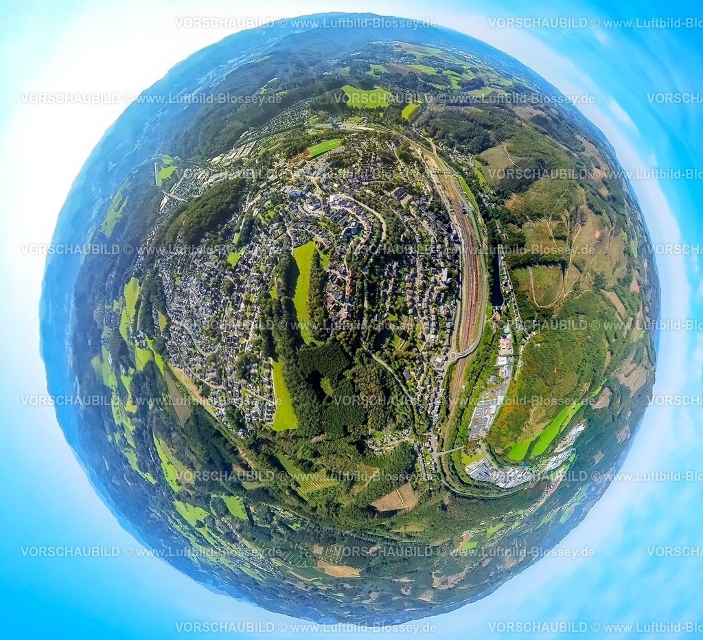 Finnentrop230990294Stadtmitte | Luftbild, Stadtmitte und Bahnhof, Erdkugel, Fisheye Aufnahme, Fischaugen Aufnahme, 360 Grad Aufnahme, tiny world, Finnentrop, Sauerland, Nordrhein-Westfalen, Deutschland