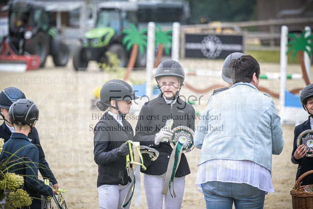 DOS_0156 | Entdecke hochwertige Reitturnierfotos von Foto Oger. Professionell, emotional und authentisch – jetzt Lieblingsmomente im Shop bestellen.Deutschlandweite Turnierfotografie. - Realisiert mit Pictrs.com
