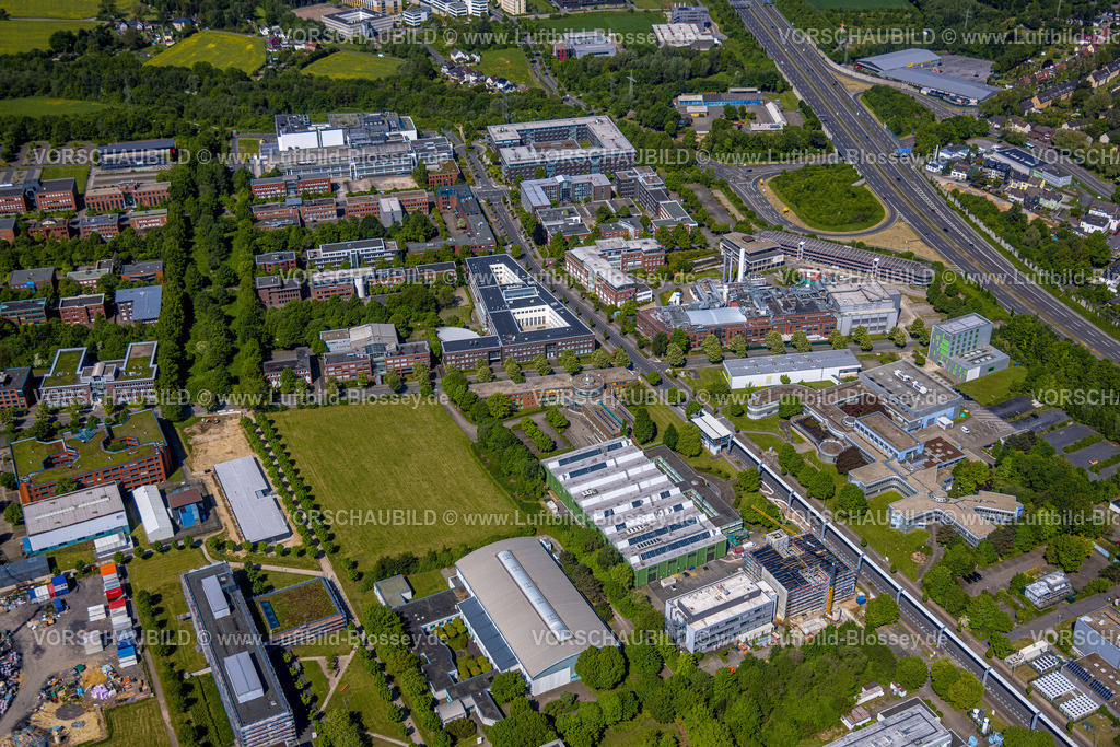 Dortmund230504414 | Luftbild, TU Technische Universität Dortmund, Technologiezentrum (TZDO), DELTA Zentrum für Synchrotronstrahlung, Taros Chemicals GmbH, Emil-Figge-Straße, Baustelle neues Gebäude, Haltestelle für Hochbahn, Eichlinghofen, Dortmund, Ruhrgebiet, Nordrhein-Westfalen, Deutschland