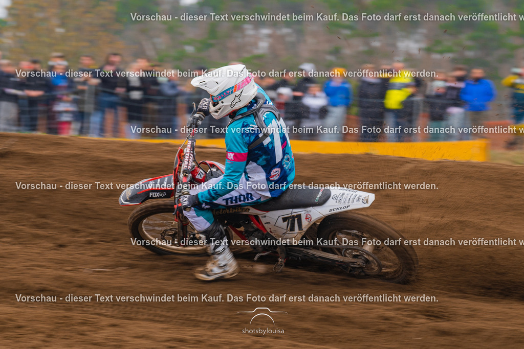 20260412_MCCBensdorf-1877 | Sportfotografin aus Berlin-Brandenburg mit Fokus auf Motocross. Ich halte deine sportliche Leistung und echte Emotionen auf und neben der Strecke professionell fest. Entdecke die Fotos von deinem Rennen und bestelle sie direkt hier im Shop.