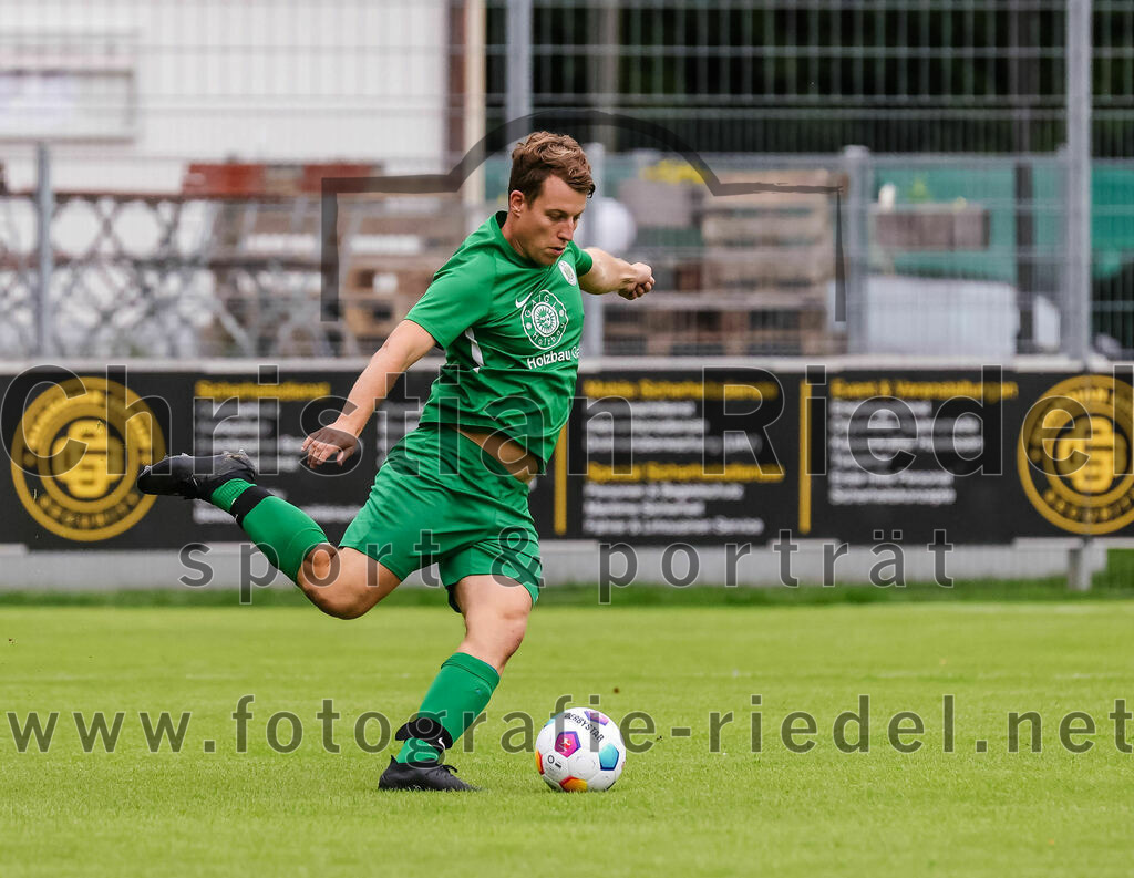 2023-08-04_019_FC_Forstern_gegen_FC_Langengeisling_II | Forstern, Deutschland, 04.08.2023:
Fußball, Kreisklasse 2023 / 2024, 1. Spieltag, FC Forstern gegen FC Langengeisling II, Endergebnis: 2:1

Michael Simon (FC Forstern, #8)

Foto: Christian Riedel / fotografie-riedel.net