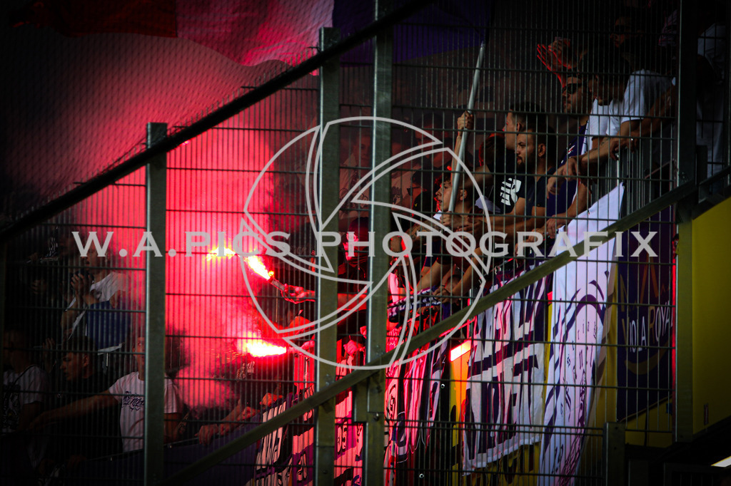Linzer ASK vs FK Austria Wien | LINZ, AUSTRIA, Raiffeisenarena, 27.08.23 - SOCCER - ADMIRAL Bundesliga, Ground group, LASK Linz vs FK Austria Wien, Image shows: fans of A.Wien.
Photo: SMP/Andreas Willdoner