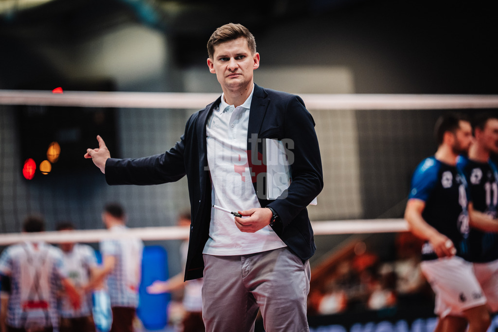 Volleyball | Herren | Saison 2025/2026 | Volleyball Ligacup | VfB Friedrichshafen vs. WWK Volleys Herrsching | 12.10.2024 | Trainer Adam Swaczyna (VfB Friedrichshafen)