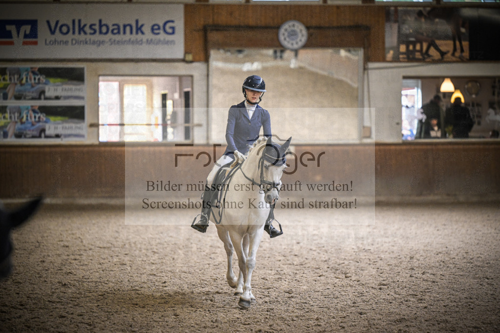 DOS_1422 | Entdecke hochwertige Reitturnierfotos von Foto Oger. Professionell, emotional und authentisch – jetzt Lieblingsmomente im Shop bestellen.Deutschlandweite Turnierfotografie. - Realisiert mit Pictrs.com