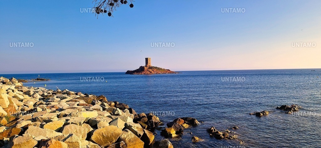 Burg auf Insel Antibes Farbe | untamo - Realisiert mit Pictrs.com