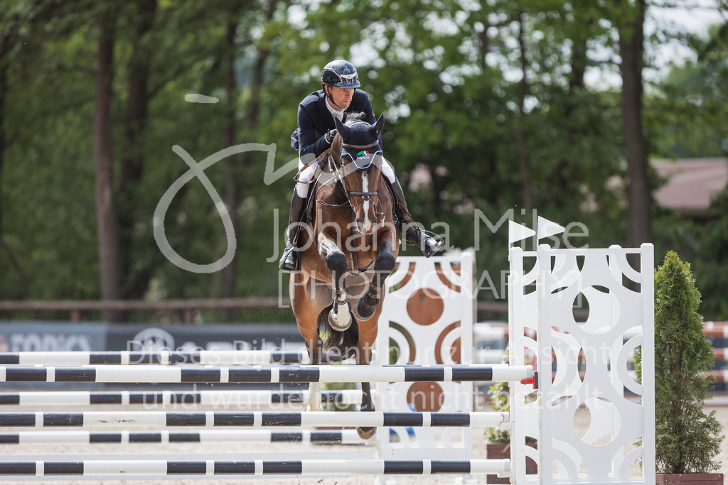 250506_Mühlen_SprPf-L1-359 | Deine schönsten Turniermomente als professionelle Fotos! Entdecke hochwertige Pferdesport-Fotografie im Online-Shop. Jetzt Fotos finden & bestellen!