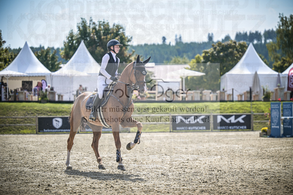 DOS_8406 | Entdecke hochwertige Reitturnierfotos von Foto Oger. Professionell, emotional und authentisch – jetzt Lieblingsmomente im Shop bestellen.Deutschlandweite Turnierfotografie. - Realisiert mit Pictrs.com