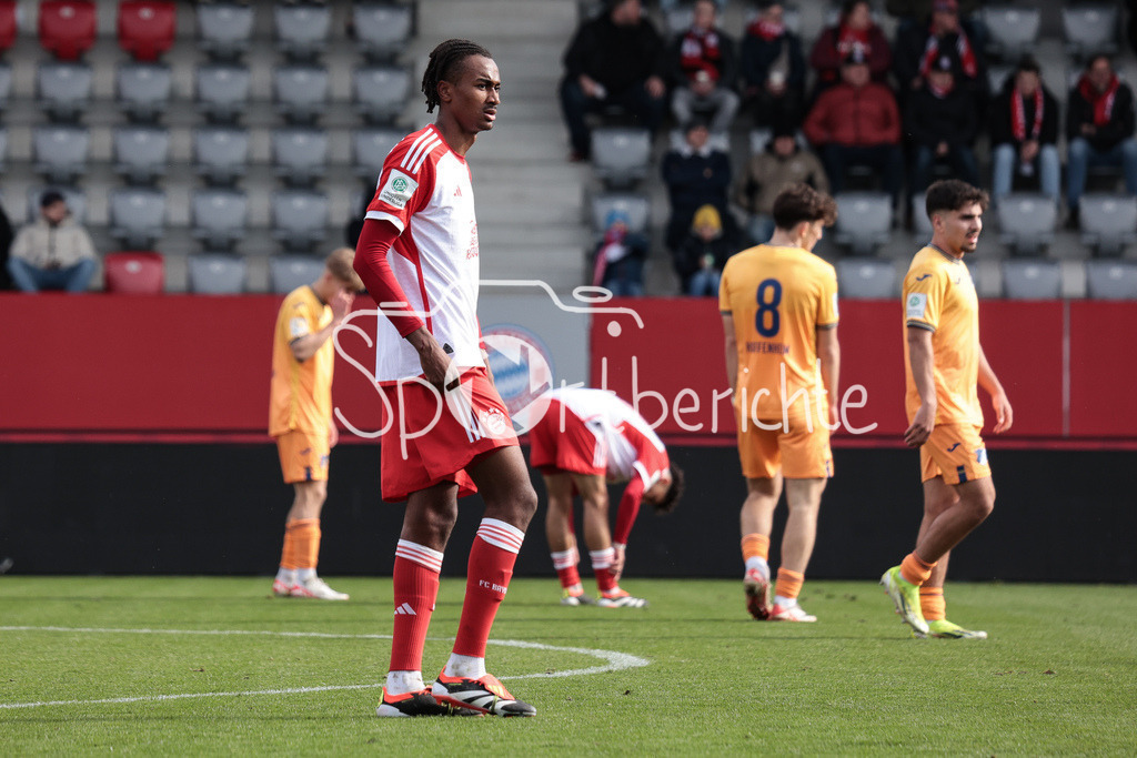FC Bayern München U19 - TSG 1899 Hoffenheim U19 | Jonah KUSI-ASARE (FCB #9) in Aktion ( Freisteller / Einzelfoto