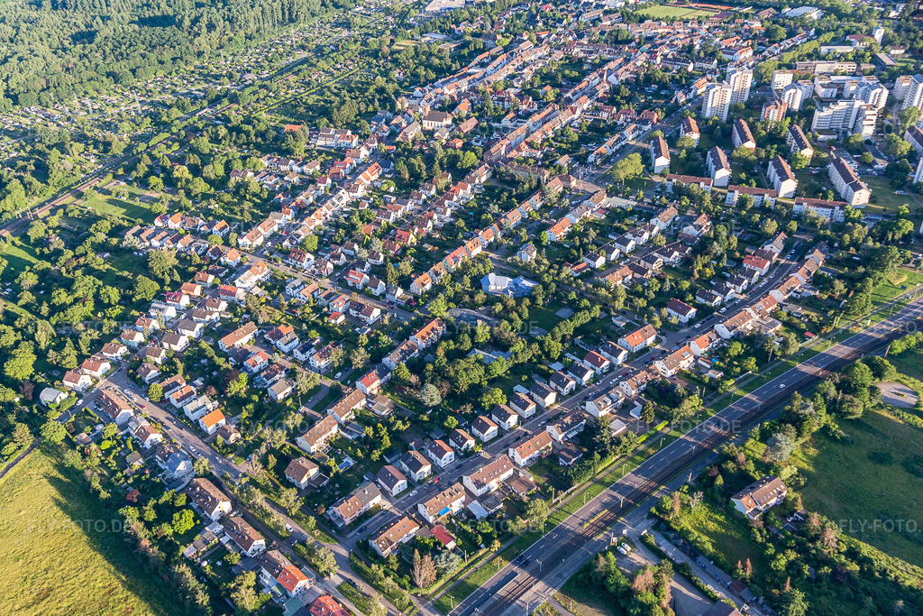 Luftbild: Hagsfeld im Ortsteil Rintheim in Karlsruhe im Bundesland Baden-Württemberg in Deutschland. Foto: IMG_115215.jpg vom 13.06.2019 durch Werner Riehm/FLY-FOTO.de