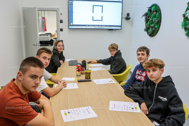 Rauter Installationen - Poly goes Backstage | Bildershop von pixelworld.at - Realisiert mit Pictrs.com