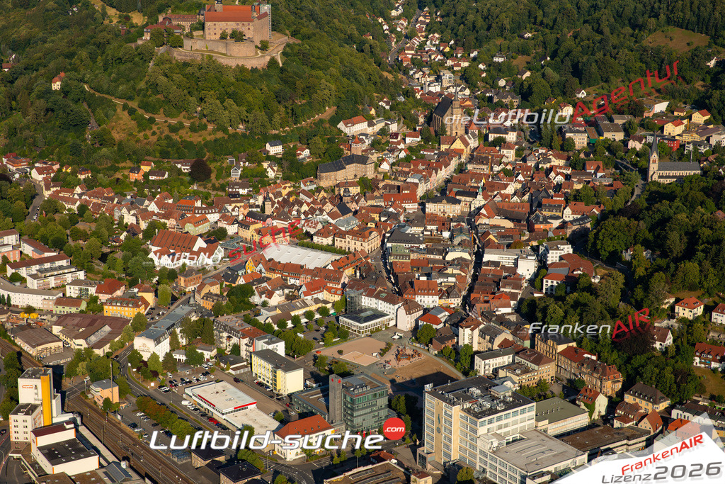 Das Luftbild zeigt :  Kulmbach - Die Luftaufnahme wurde 2023 vom UL-Flugzeug aus erstellt ( keine Drohne ) - Hochauflösende Luftaufnahme - Für grossformatige Ausdrucke geeignet. Die Geschenkidee !Mit Lizenz und Bildrechte bestellbar