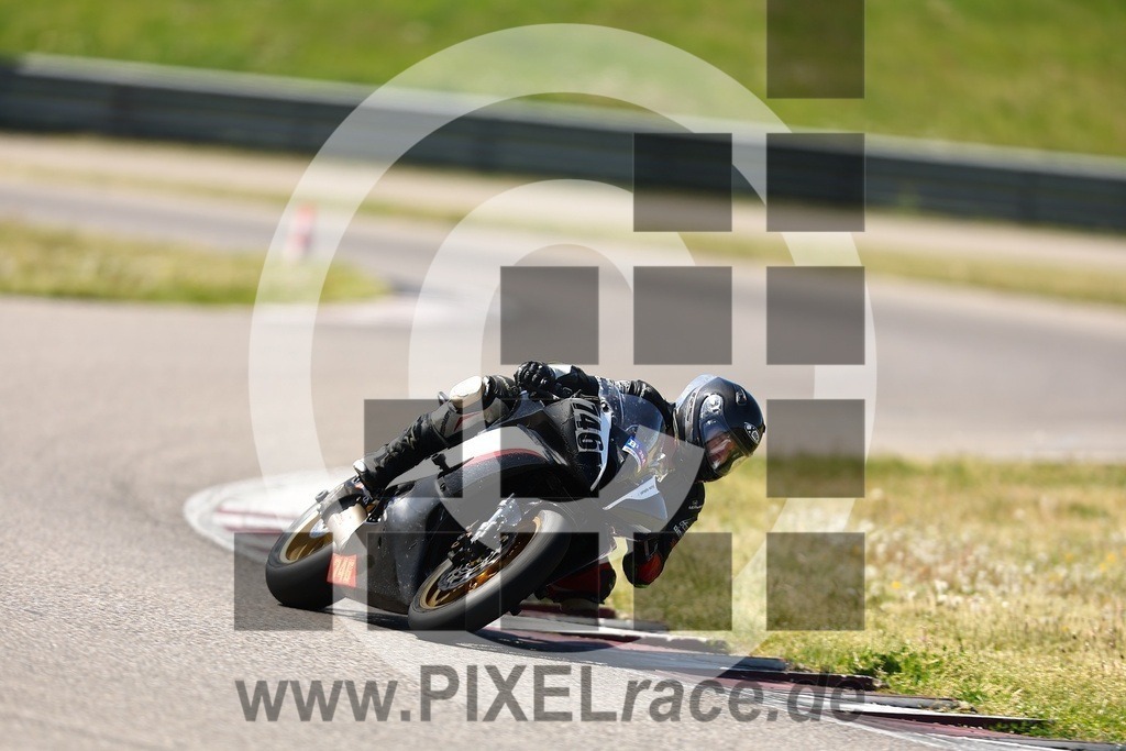 0746-20260426_02093 | Schöne Erinnerungen an spannende Momente - das festzuhalten ist unser Job. PIXELrace.de ist seit 2003 auf den Rennstrecken Europas unterwegs um die Action draußen beim Fahren und die wunderbare Stimmung imm Fahrerlager für euch einzufangen.