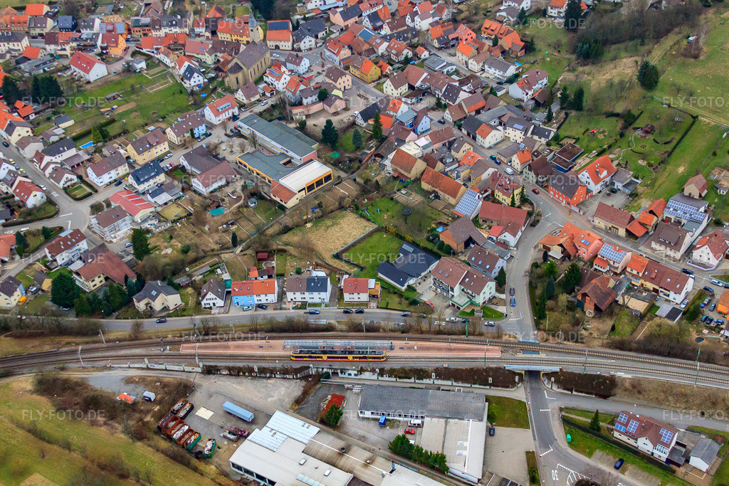 Luftbild: S-Bahnhof im Ortsteil Gölshausen in Bretten im Bundesland Baden-Württemberg in Deutschland. Foto: IMG_38273.jpg vom 12.03.2011 durch Werner Riehm/FLY-FOTO.deAuflösung des Originals: 4752 x 3168 px