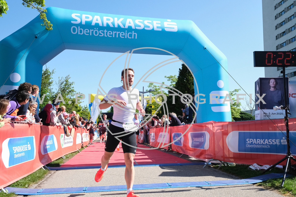 ..... | LINZ,AUSTRIA,27.April 25, Int. 3 Brückenlauf Linz  , Image shows: Photo: WAPICS / Michael Ring