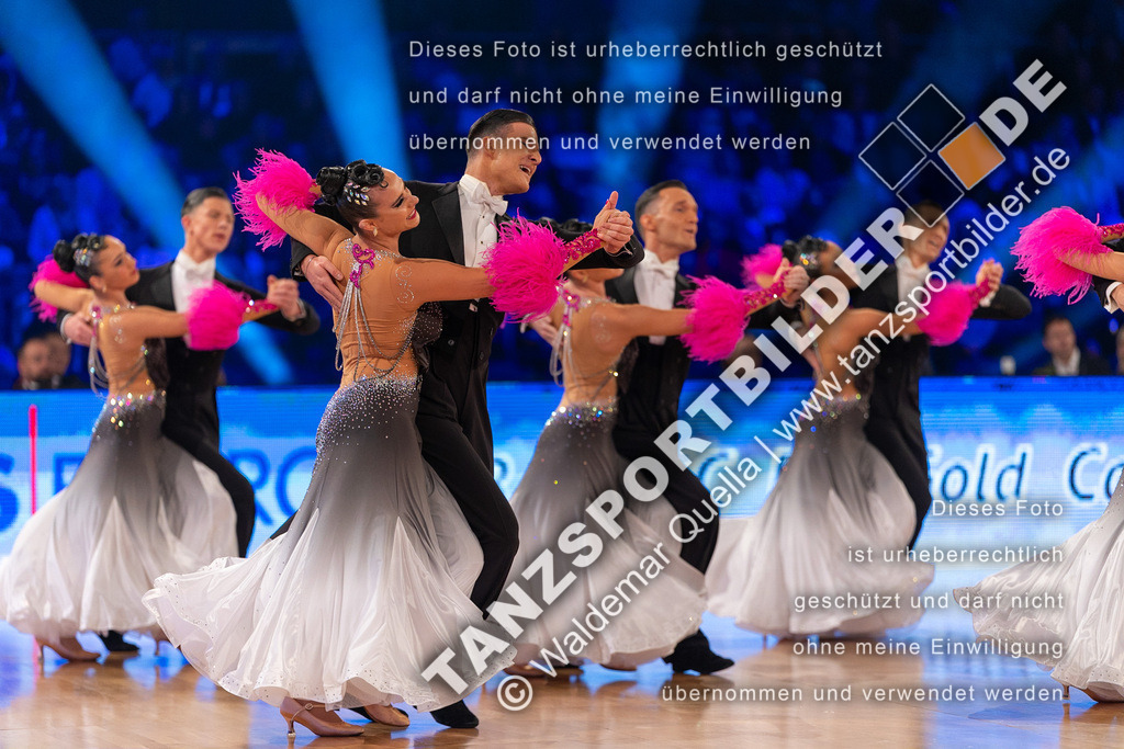 20231111-13650 | Hier finden Sie Tanz Bilder vom Latein und Standard Formationen tanzen. Sportbilder vom Tanzsport. Schöne Fotos und von Weltmeisterschaft, Europameisterschaft, Bundesliga, Regionalliga, Oberliga und Landesliga sowie von GOC Stuttgart, DanceComp, WM Bremen
