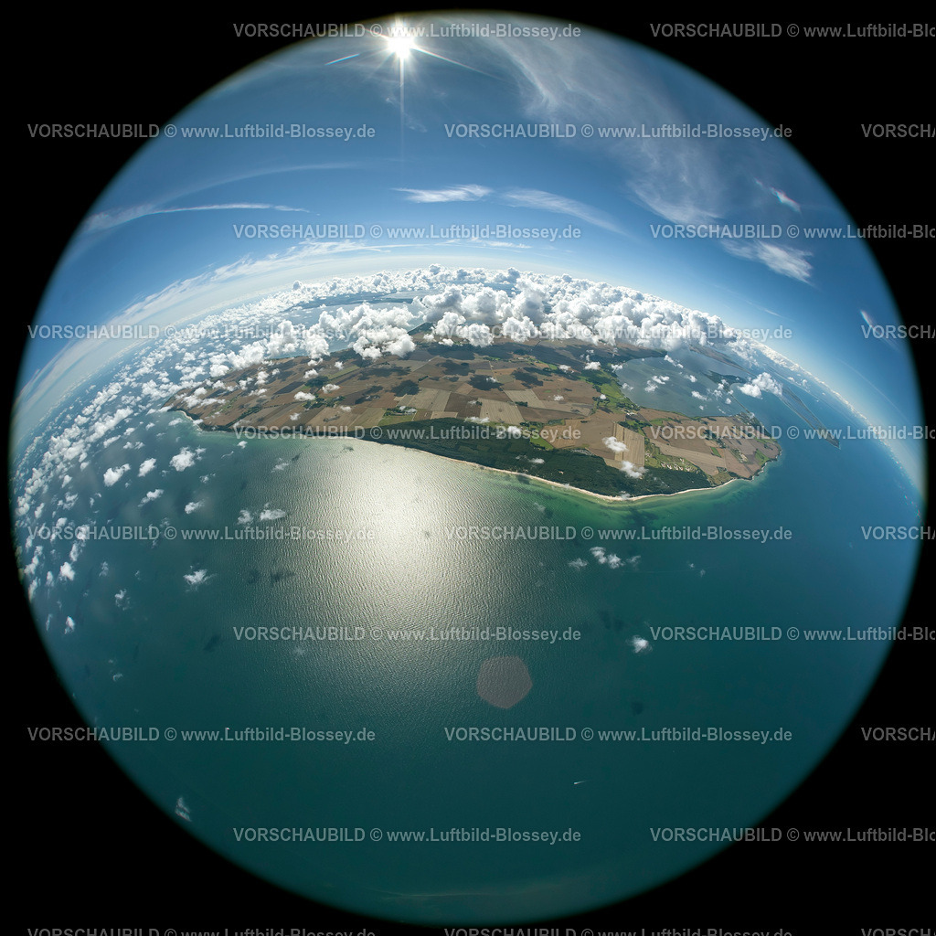 Ruegen12082973Wittow1 | Luftbild, Nordinsel, nördlicher Teil von Rügen, Wittow, Wolken, Fischaugenlinse, fisheyeobjektiv, rundes Bild,  Altenkirchen, Insel Rügen, Mecklenburg-Vorpommern, Deutschland, Europa
