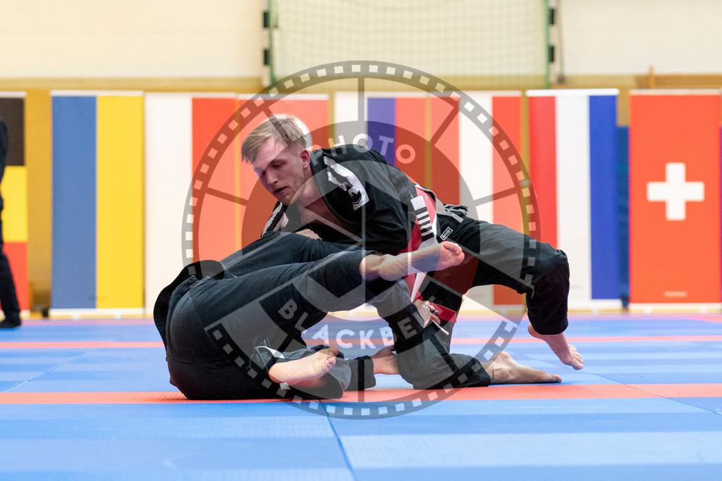 20231118PBB10895 | Fighters compete during the AJP Tour 600 Frankfurt Championship in Frankfurt/Main, Germany, on November 18, 2023.