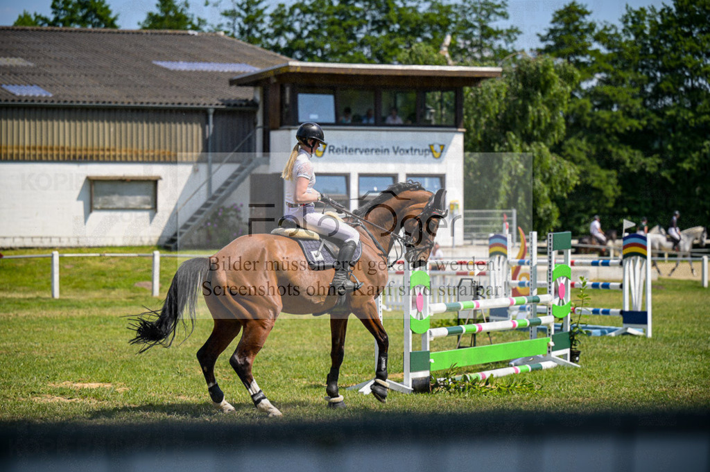 Reitturnier Voxtrup | Entdecke hochwertige Reitturnierfotos von Foto Oger. Professionell, emotional und authentisch – jetzt Lieblingsmomente im Shop bestellen.Deutschlandweite Turnierfotografie. - Realisiert mit Pictrs.com