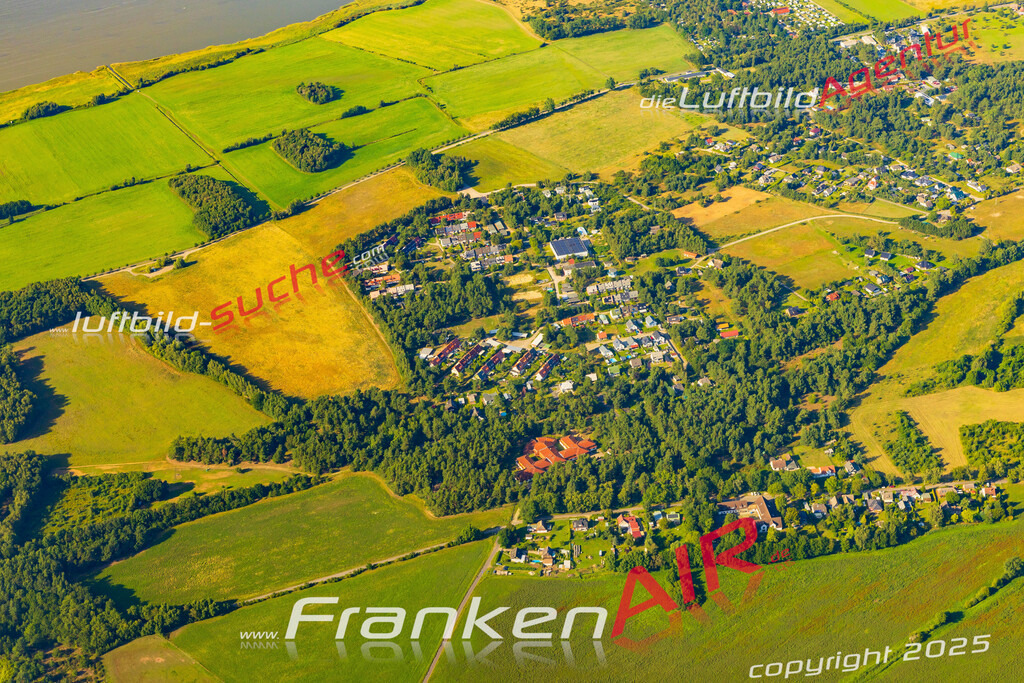 Luftaufnahme der Stadt Pruchten - Die Luftaufnahme wurde 2025 vom UL-Flugzeug heraus erstellt ( keine Drohne ) - Hochauflösende Luftaufnahme - für professionelle Ausdrucke geeignet. Die Geschenkidee !Hier alle&nbsp;Infos zur Lizenzierung der LuftaufnahmeWir fliegen auch dieses Jahr wieder in Ihre Region um Luftbilder zu erstellen.- Luftbild anfragen