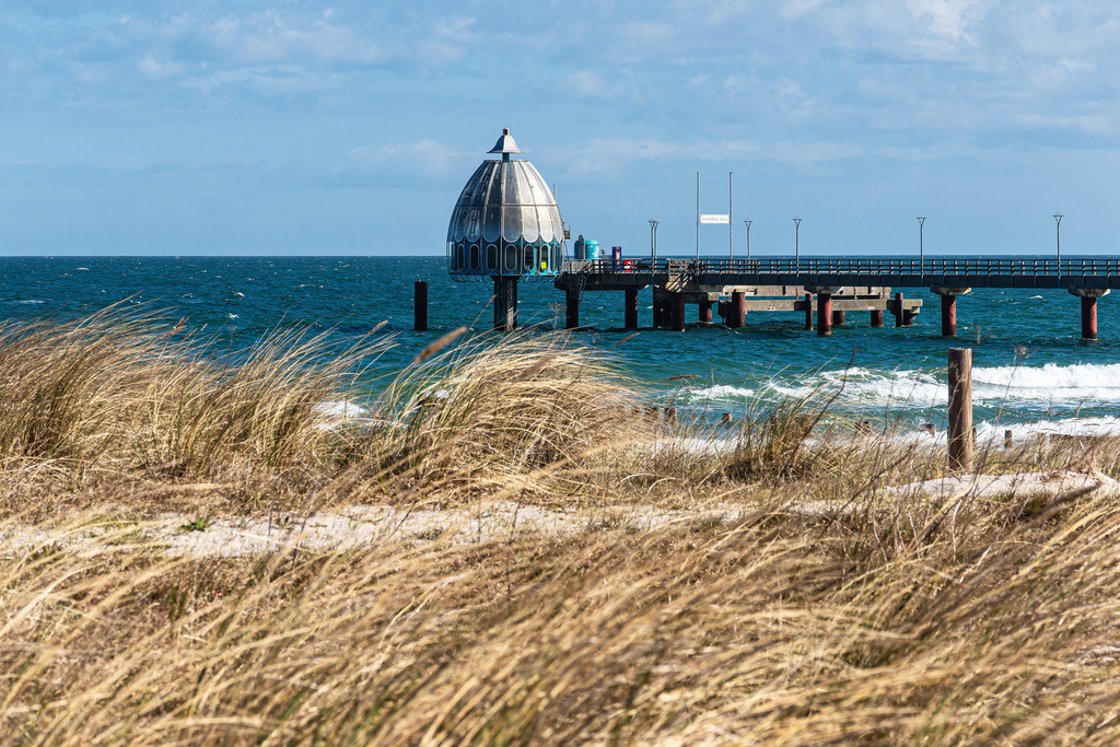 Seebrücke an der Ostseeküste in Zingst auf dem Fischland-Darß | Seebrücke an der Ostseeküste in Zingst auf dem Fischland-Darß.