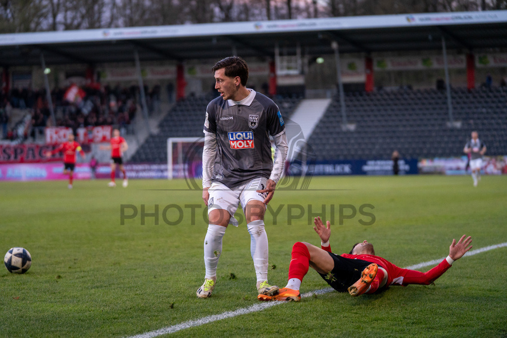 SG Sonnenhof Grossaspach vs. SSV Ulm 1846 Fussball, Fussball, WFV-Pokal, Viertelfinale, 01.04.2026 | Foul von Jonathan Meier (SSV Ulm 1846 Fussball, #19) an Mert Tasdelen (SG Sonnenhof Grossaspach, #10),SG Sonnenhof Grossaspach vs. SSV Ulm 1846 Fussball, Fussball, WFV-Pokal, Viertelfinale, 01.04.2026