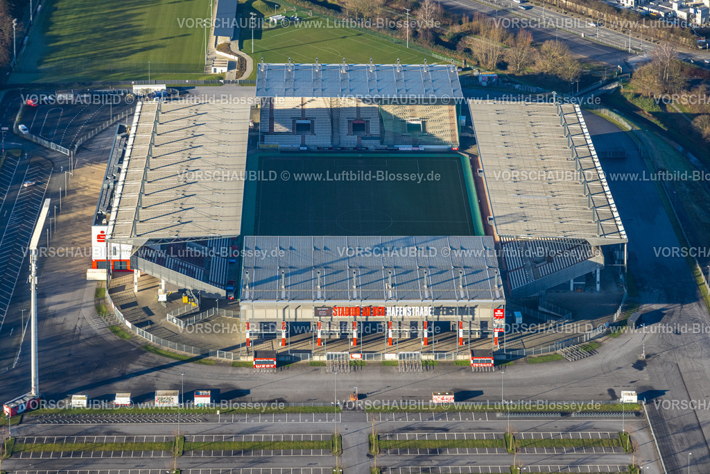 Essen241201752RWE-StadionAnDerHafenstrasse | Luftbild, Fußballstadion an der Hafenstraße des Clubs Rot-Weiss Essen,3. Bundesliga , Essen-Borbeck, Tribünen, ,Essen, Ruhrgebiet, Nordrhein-Westfalen, Deutschland