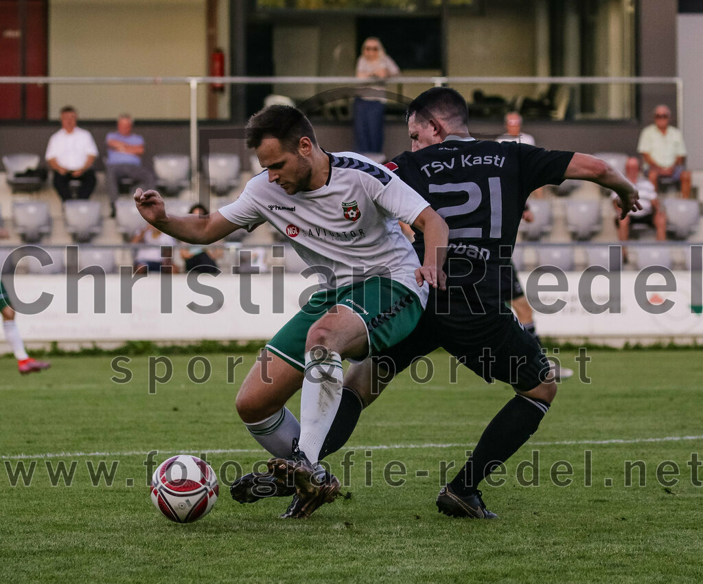 2023-08-18_088_FC_Schwaig_gegen_TSV_Kastl | Oberding, Deutschland, 18.08.2023:
Fußball, Landesliga Südost 2023 / 2024, 7. Spieltag, FC Schwaig gegen TSV Kastl, Endergebnis: 2:2

Tobias Bartl (FC Schwaig, #37), Tobias Urban (TSV Kastl, #21)

Foto: Christian Riedel / fotografie-riedel.net