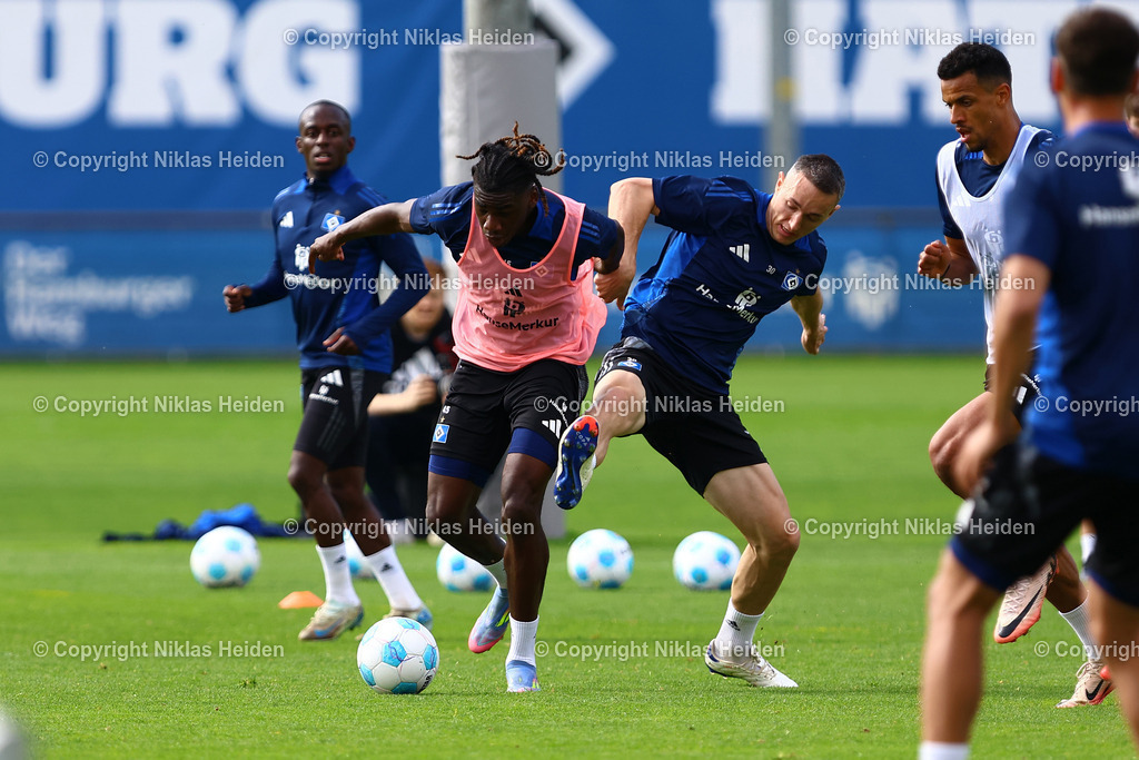 NH_HamburgerSV_Training_16042025 | #45 Fabio Balde und #30Silvan Hefti (beide Hamburger SV)Fußball I Herren I Training I Saison 2024-2025 I Hamburger SV I 16.04.2025 I Trainingsplätze Volksparkstadion