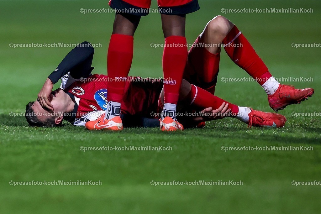 Koe12032501131 | 12.03.2025, Fußball, FC Viktoria Köln – Rot-Weiss Essen, 3.Liga, Sportpark Höhenberg, Saison 2024 2025: Malek El Mala (Viktoria Köln #42) liegt mit Schmerzen auf dem Spielfeld und muss medizinisch behandelt werdenDFB regulations prohibit any use of photographs as image sequences and or quasi-video.