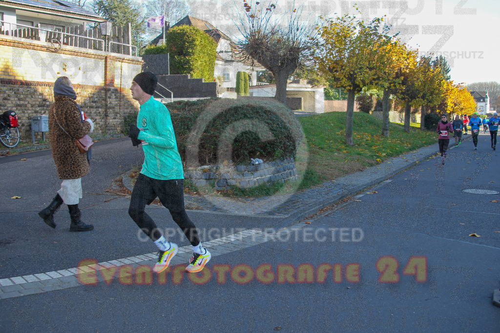 241201_1227_EV4_2513 | Sportfotografie im Rhein-Sieg Kreis, Köln, Bonn, NRW, Rheinland Pfalz, Hessen, etc. Unser Tätigkeitsfeld umfasst den Laufsport vom Volkslauf über den Marathon, Duathlon, Triathon bis zum Ultralauf wie Kölnpfad Ultra oder Schindertrail.
