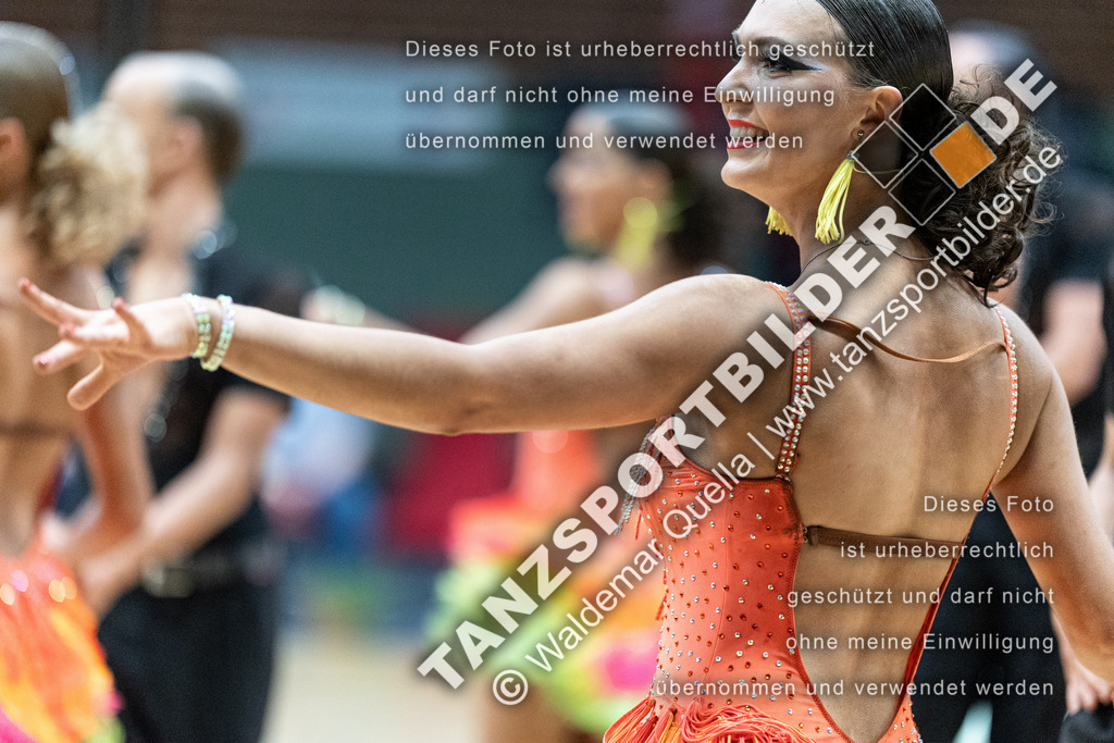 20240406-12054 | Hier finden Sie Tanz Bilder vom Latein und Standard Formationen tanzen. Sportbilder vom Tanzsport. Schöne Fotos und von Weltmeisterschaft, Europameisterschaft, Bundesliga, Regionalliga, Oberliga und Landesliga sowie von GOC Stuttgart, DanceComp, WM Bremen