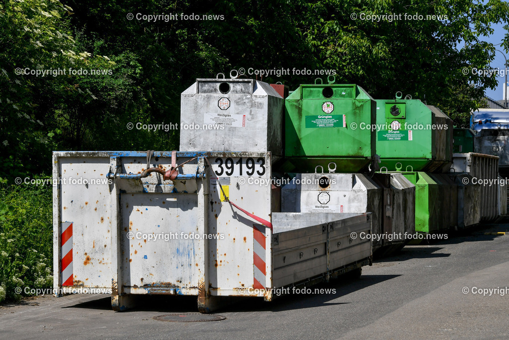 Deutschland_ Baden-Wuerttemberg_ Heilbronn_ 16.05.2025-4 | 16.05.2025, Deutschland, GER, Baden-Wuerttemberg, Heilbronn im Bild Themenbild, Stadtansichten, Hafen, Hafengeleande, Container, Altglascontainer, Altglas, Sammelstelle, Recycling, Weissglas, Buntglas, Einwurf