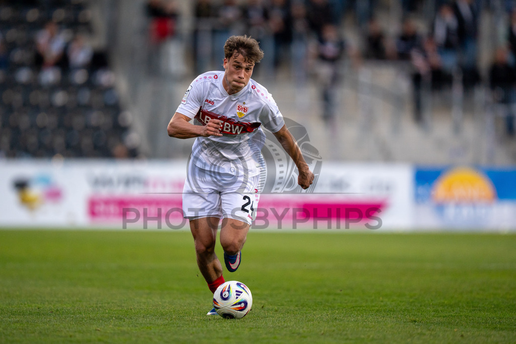 VfB Stuttgart II vs. SSV Ulm 1846 Fussball, Fussball, 3. Liga, 32. Spieltag, 08.04.2026 | Christopher Olivier (VfB Stuttgart II, #24),VfB Stuttgart II vs. SSV Ulm 1846 Fussball, Fussball, 3. Liga, 32. Spieltag, 08.04.2026DFB regulations prohibit any use of photographs as image sequences and/or quasi-video