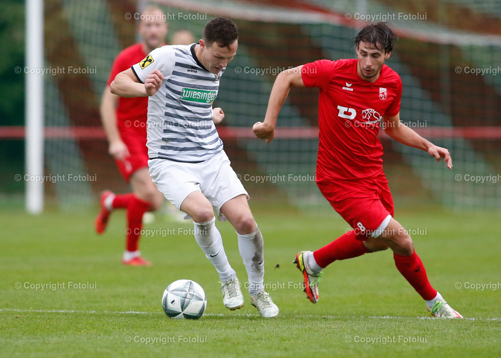 A_LUI_051024_30 | SPORT,FUSSBALL,LL .OST ASKOE OEDT 1B-UFC EFERDING 05.10.2024 IM BILD: GASPER KORITNIK (OEDT 1B) UND ALEXANDER MEISTER (EFERDING) FOTO:FOTOLUI