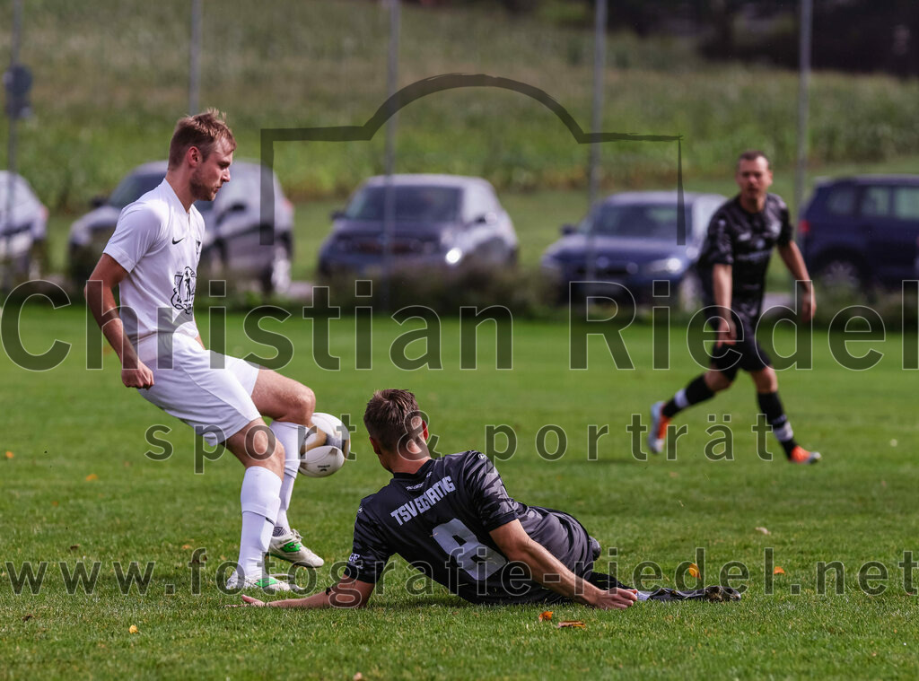2023-08-27_013_TSV_Egmating_II_gegen_SG_Grasbrunn-Haar_II | Egmating, Deutschland, 27.08.2023:
Fußball, B-Klasse 2023 / 2024, 2. Spieltag, TSV Egmating II gegen (SG) Grasbrunn / Haar II, Endergebnis: 1:2

Moritz Busche ((SG) Grasbrunn / Haar II, #11), Maximilian Beer (TSV Egmating, #8)

Foto: Christian Riedel / fotografie-riedel.net