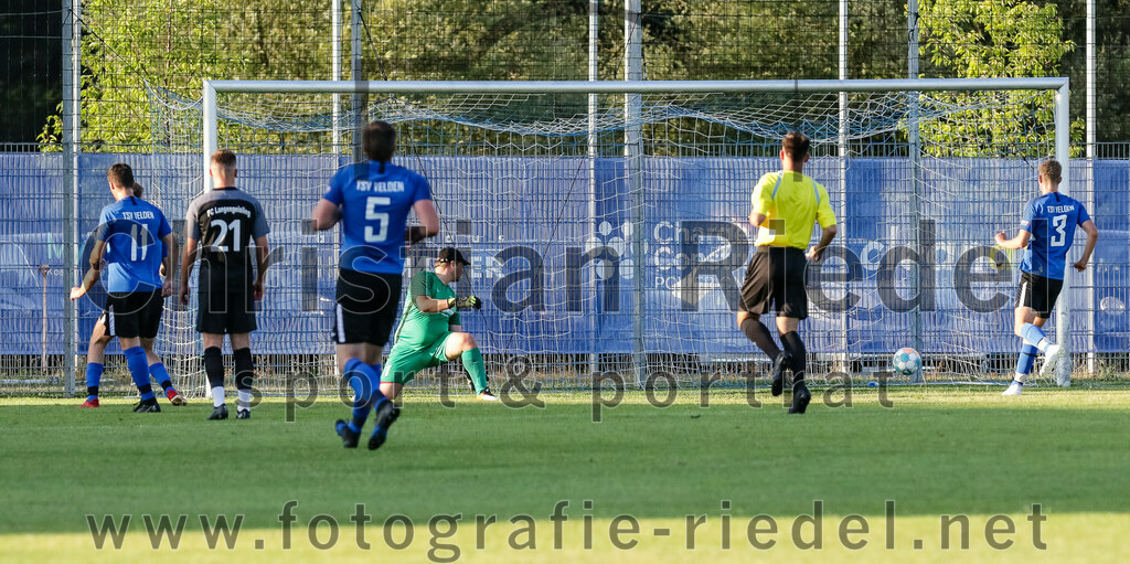 2023-07-14_049_FC_Langengeisling_gegen_FC_Velden-Eberspoint | Erding, Deutschland, 14.07.2023:
Fußball, Bezirksliga Oberbayern Ost 2023 / 2024, Testspiel, FC Langengeisling gegen FC Velden-Eberspoint, Endergebnis: 5:0

Julian Buchmeier (FC Velden-Eberspoint, #11), David Riederle (FC Langengeisling, #14), Robert Walter (FC Velden-Eberspoint, #5), Torwart Michael Koch (FC Velden-Eberspoint, #1), Schiedsrichter Julian Neumann, Jonas Fuchs (FC Velden-Eberspoint, #3)

Foto: Christian Riedel / fotografie-riedel.net
