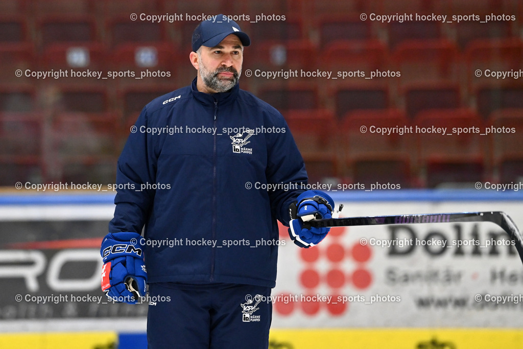 Eistrainig EC VSV mit Headcoach Pierre Allard | Eistrainig EC VSV mit Headcoach Pierre Allard, 1. Eistrainig EC VSV mit Headcoach Pierre Allard am 02.12.2025 in Villach (Stadthalle Villach), Austria, (Photo by Bernd Stefan)