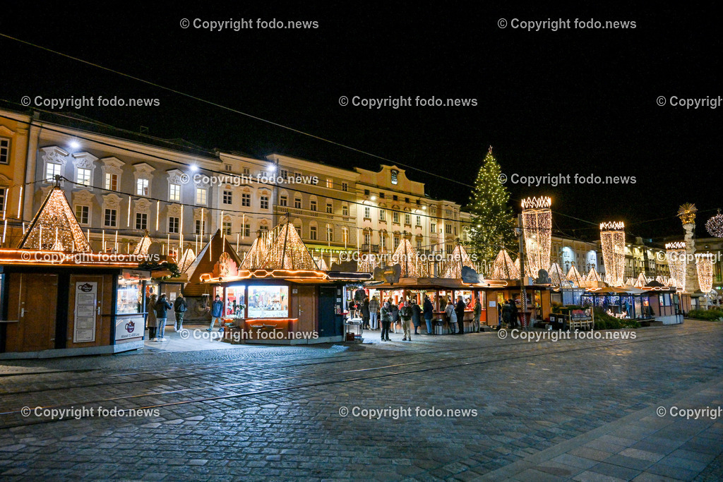 Weihnachtsmarkt_ Linz_ 22.11.2023-41 | 22.11.2023, Linz, AUT, Christkindlmarkt, Hauptplatz Linz, Weihnachtsdekoration, im Bild Christkindlmarkt, Weihnachtsmarkt, Hauptplatz Linz, Huetten, Standln, Besucher, Tradition, Brauchtum, Beleuchtung