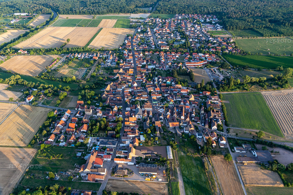 Luftbild:  in Westheim im Bundesland Rheinland-Pfalz in Deutschland. – Foto: IMG_133559.jpg vom 12.07.2022 durch Werner Riehm/FLY-FOTO.de – Auflösung des Originals: 5022 x 3348 px – Westheim in der Pfalz