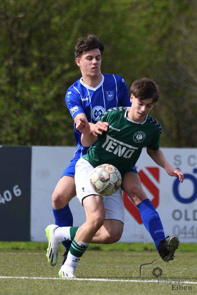 FC Rastede-VFL Oldenburg | B-Jugend Bezirksliga; FC Rastede (blau)-VFL Oldenburg (grün) am 06.04.2024; in Rastede (Sportanlage Köttersweg), Photo: Philip Eiben 2024 - Realisiert mit Pictrs.com