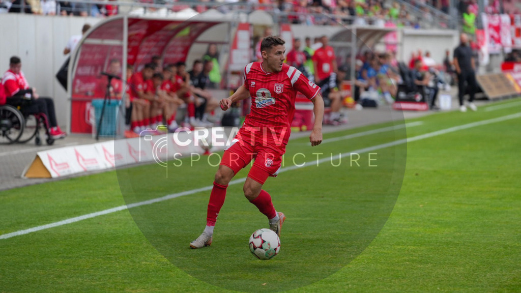 Fußball, Herren, Saison 2025/2026, Regionalliga Nordost, 5. Spieltag, Hallescher FC vs. FSV 63 Luckenwalde, Dienstag 26.08.2025, Leuna-Chemie-Stadion Halle, | Fußball, Herren, Saison 2025/2026, Regionalliga Nordost, 5. Spieltag, Hallescher FC vs. FSV 63 Luckenwalde, Dienstag 26.08.2025, Leuna-Chemie-Stadion Halle, Im Bild: Marius Hauptmann (Halle) - Realisiert mit Pictrs.com