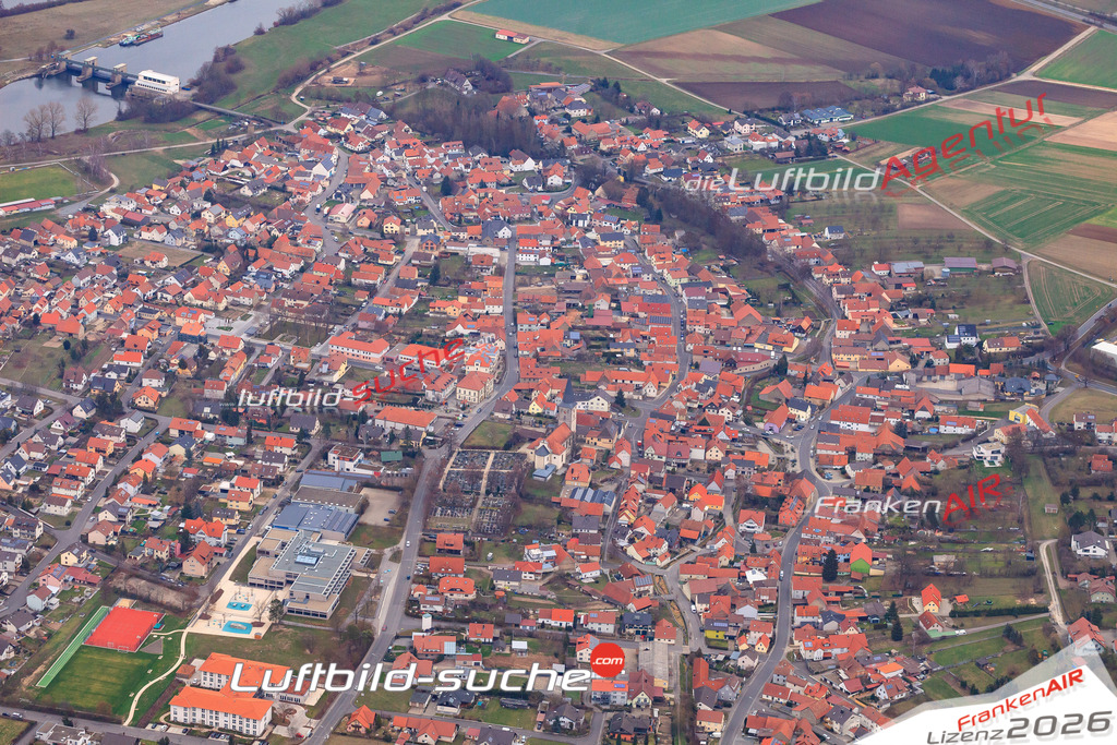 Das Luftbild der Stadt Knetzgau wurde 2018 vom Flugzeug heraus erstellt (keine Drohne) Aufnahmehöhe ca.400 Meter- hohe Auflösung für beste Druck-Qualität
