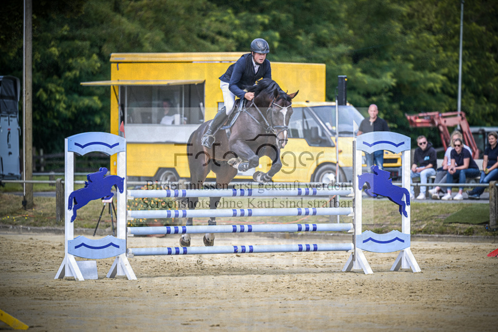 DOS_8323 | Entdecke hochwertige Reitturnierfotos von Foto Oger. Professionell, emotional und authentisch – jetzt Lieblingsmomente im Shop bestellen.Deutschlandweite Turnierfotografie. - Realisiert mit Pictrs.com