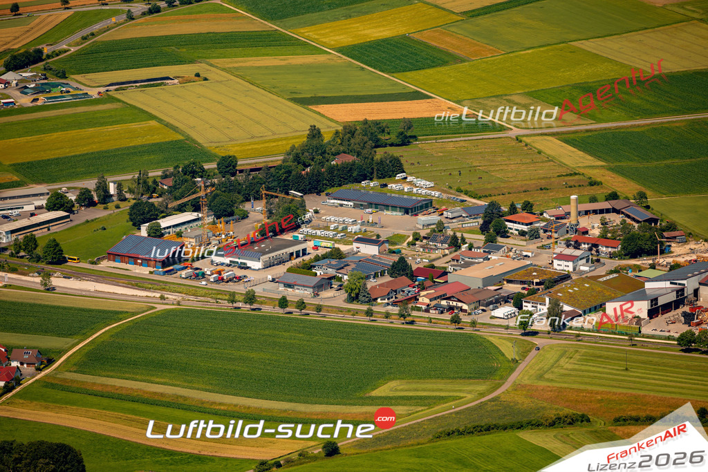 Das Luftbild zeigt : Kleinengstingen Engstingen - Die Luftaufnahme wurde 2024 vom UL-Flugzeug aus erstellt ( keine Drohne ) - Hochauflösende Luftaufnahme - Für grossformatige Ausdrucke geeignet. Die Geschenkidee !Mit Lizenz und Bildrechte bestellbar