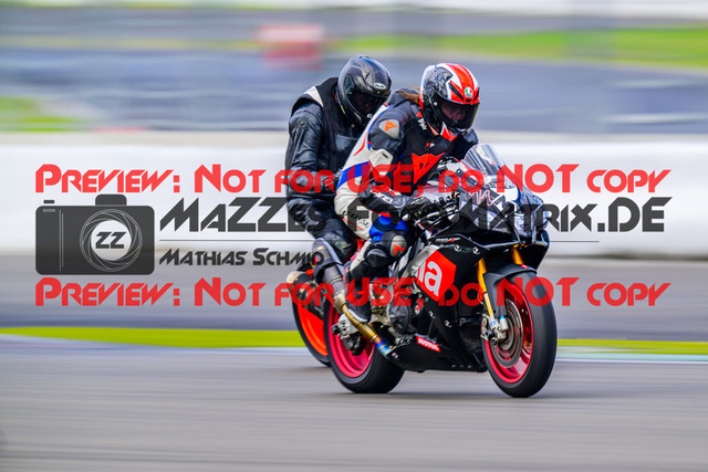 MaZZes_FotoMatrix_240717_6007705_2-220 | ROT