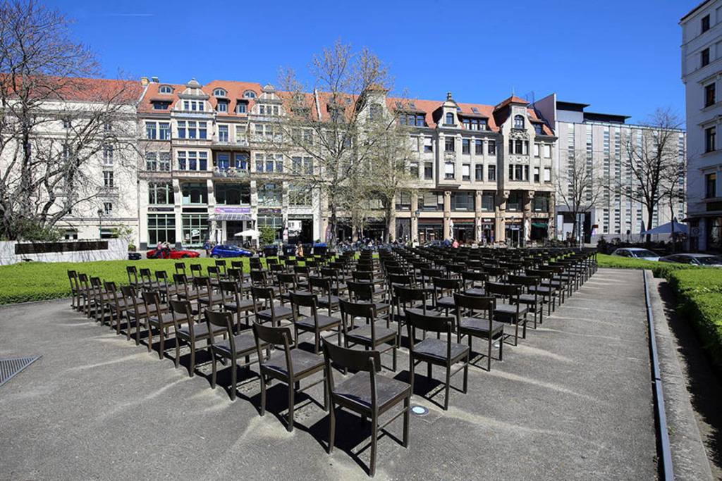 Foto: Leipzig - Synagogendenkmal | Das Team hinter BILDLEXIKON LEIPZIG bündelt historische wie aktuelle Informationen über die Stadt Leipzig in Text und Bild auf einer Plattform und stellt diese der interessierten Öffentlichkeit zur Verfügung.
