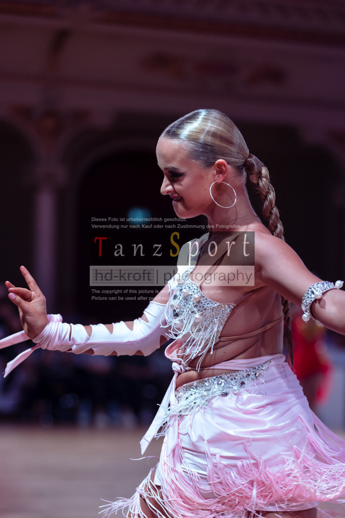 20250705_WDSF_Open_JunII_Lat-dC25-5676 | Tanzsportbilder, Standardtanz, Lateintanz, WDSF, DTV, LTVB, dancecomp, goc, hessen tanzt, blaues band der spree, walzer, tango, wiener walzer, slowfox, quickstepp, samba, rumba, cha-cha-cha, paso doble. jive, hd-kroft photography, turniertanzsport