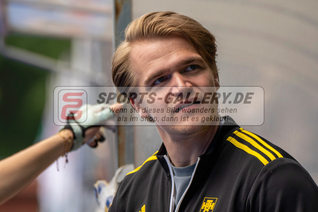 Final4_20250601-1144-HK108340 | Krefeld, Deutschland, 01.06.2025:  Feldhockey Final4 2025 – „Deutsche Feldhockey-Meisterschaften 2025“ Harvestehuder HTC - Düsseldorfer HC (Finale Damen) im Gerd-Wellen-Hockeyanlage am 01.06.2025 in Krefeld, Deutschland. (Foto von Kramhöller/Fehrmann/Kaste)Krefeld, Germany, 01.06.2025: Feldhockey Final4 2025 – „Deutsche Feldhockey-Meisterschaften 2025“ Harvestehuder HTC - Düsseldorfer HC (Finale Damen) in Gerd-Wellen-Hockeyanlage at 01.06.2025 in Krefeld, Deutschland. (Foto from Kramhöller/Fehrmann/Kaste)